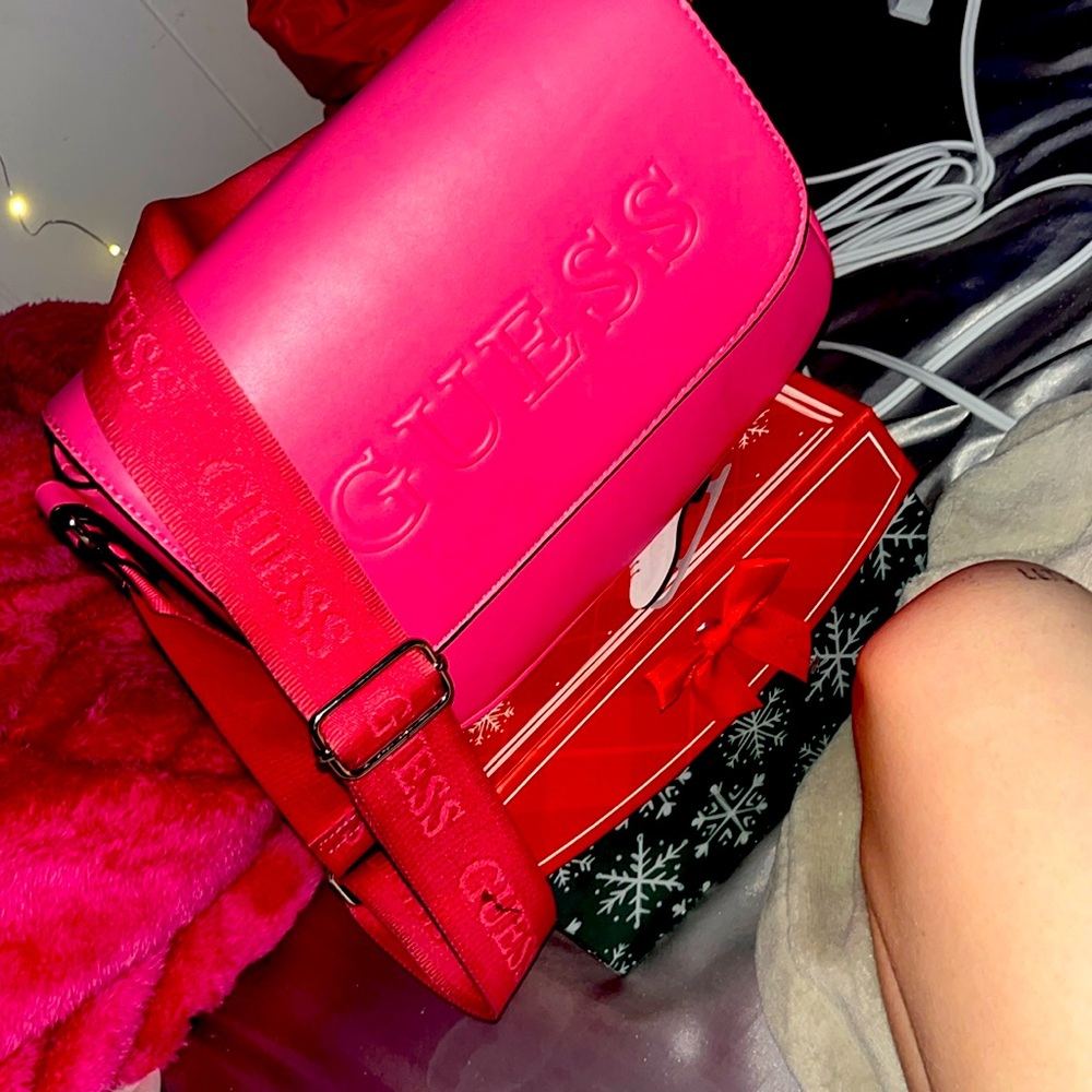 brand new purse
one of the purses i got as a gift fr but i didn’t want